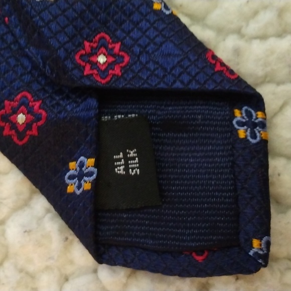 Holland & Sherry London 1836 Navy/Burgundy Silk Foulard Tie (Handmade in USA) - Picture 9 of 12